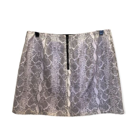 ❤️SOLD❤️Alice + Olivia Lamb Leather Skirt | Size: 6 | - Picture 6 of 10